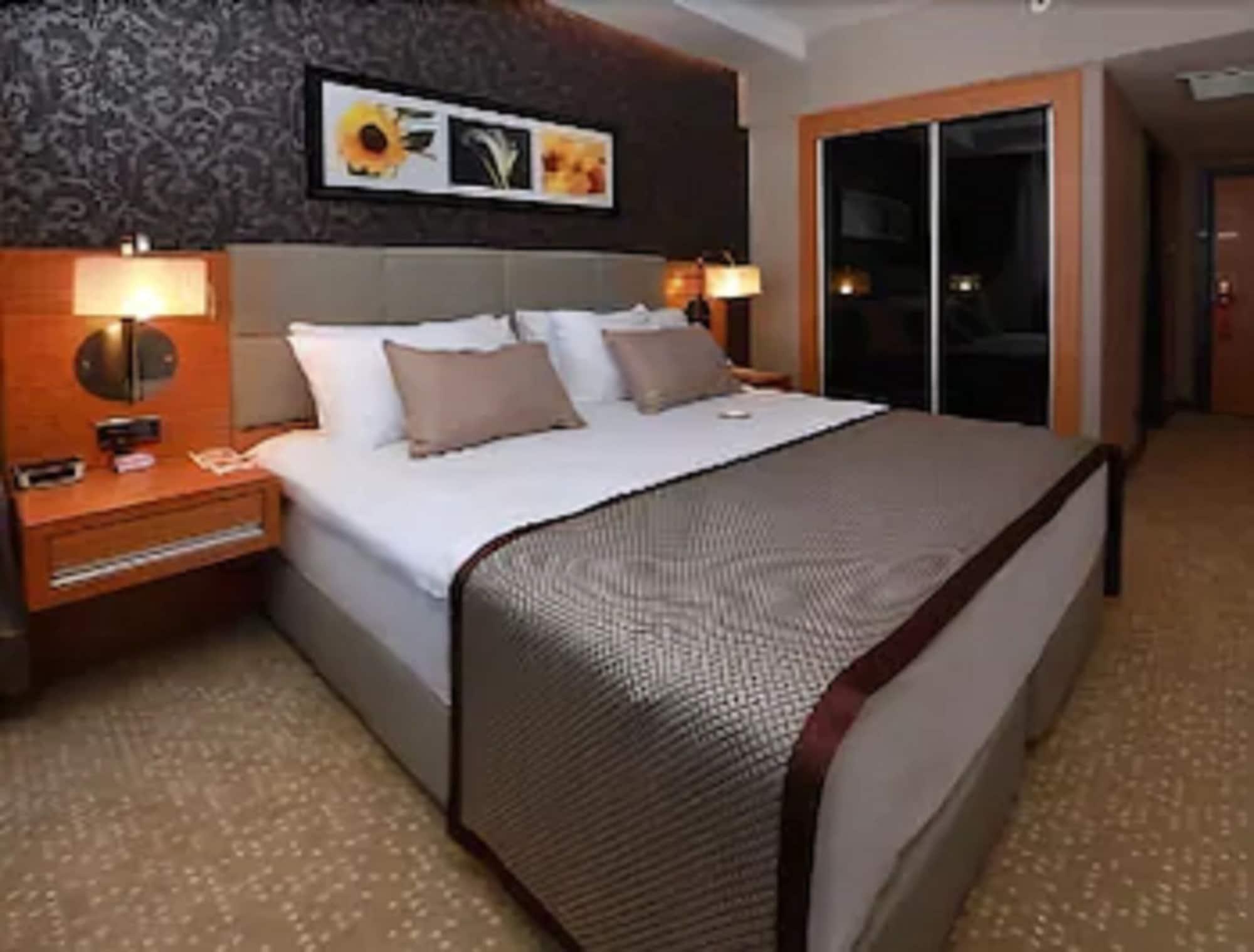 Hotel Ramada Plaza By Wyndham Izmit Kocaeli Zimmer foto A room at the hotel