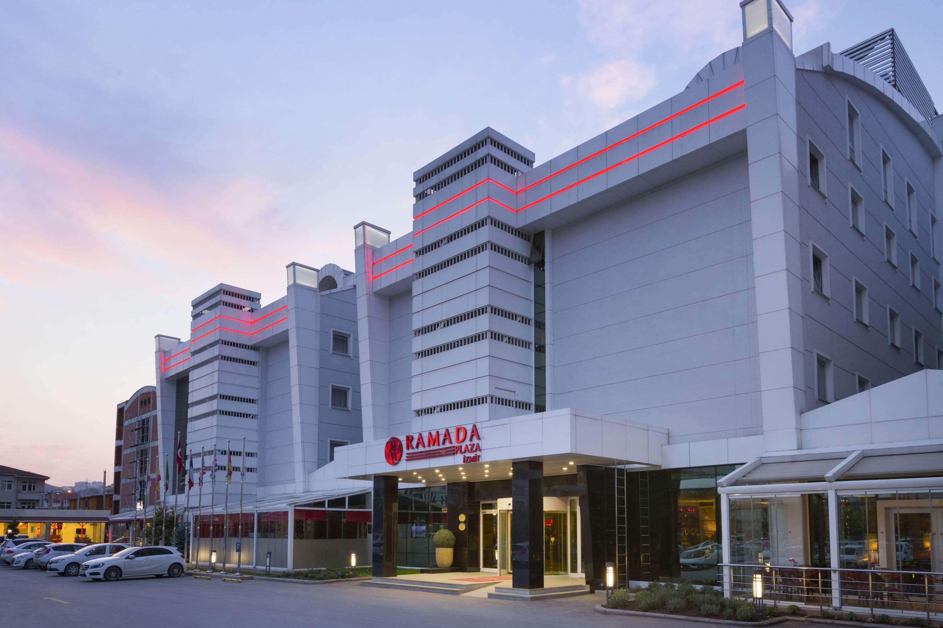 Hotel Ramada Plaza By Wyndham Izmit Kocaeli Exterior foto The hotel in 2012